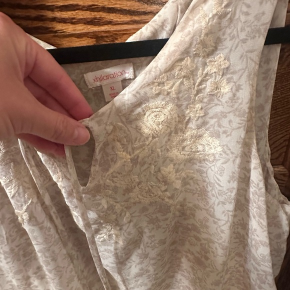 Cream floral layered dress - Picture 4 of 5